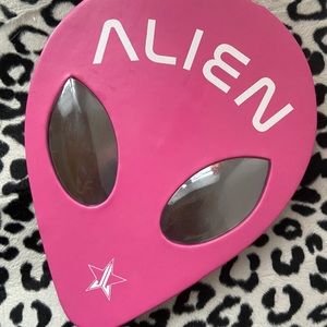 Gently pre-loved Alien 👽 palette Jeffree Star ⭐️